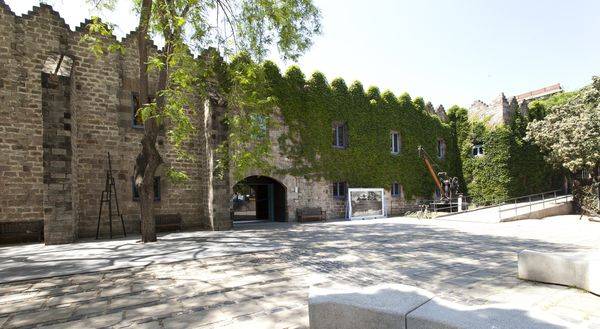 edifici marques de comillas